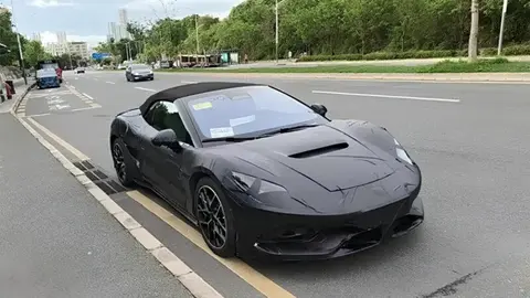比亚迪双门超跑曝光！软硬顶双版本+折叠方向盘
