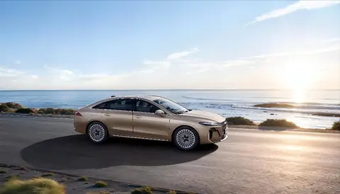 续航2050km仅8万起!荣威M7 DMH要掀翻比亚迪秦L?