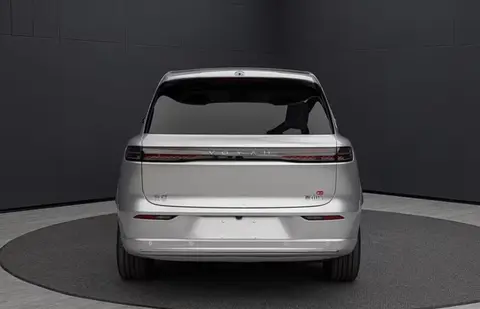 岚图全新SUV现身工信部 或定名泰山8尺寸略小