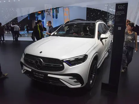 奔驰GLC价格“大跳水”！最高优惠12.5万，网友：还是选宝马